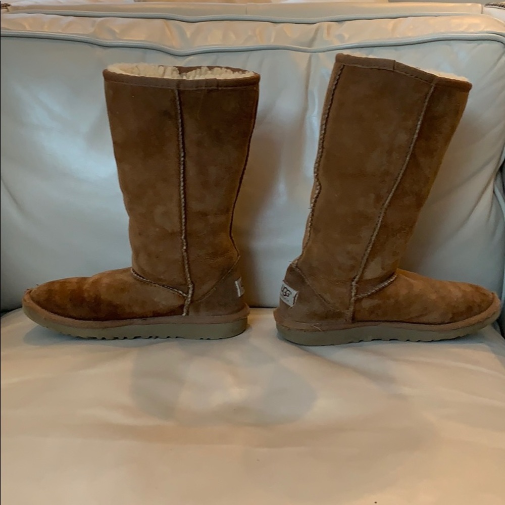 UGG® Girls boots